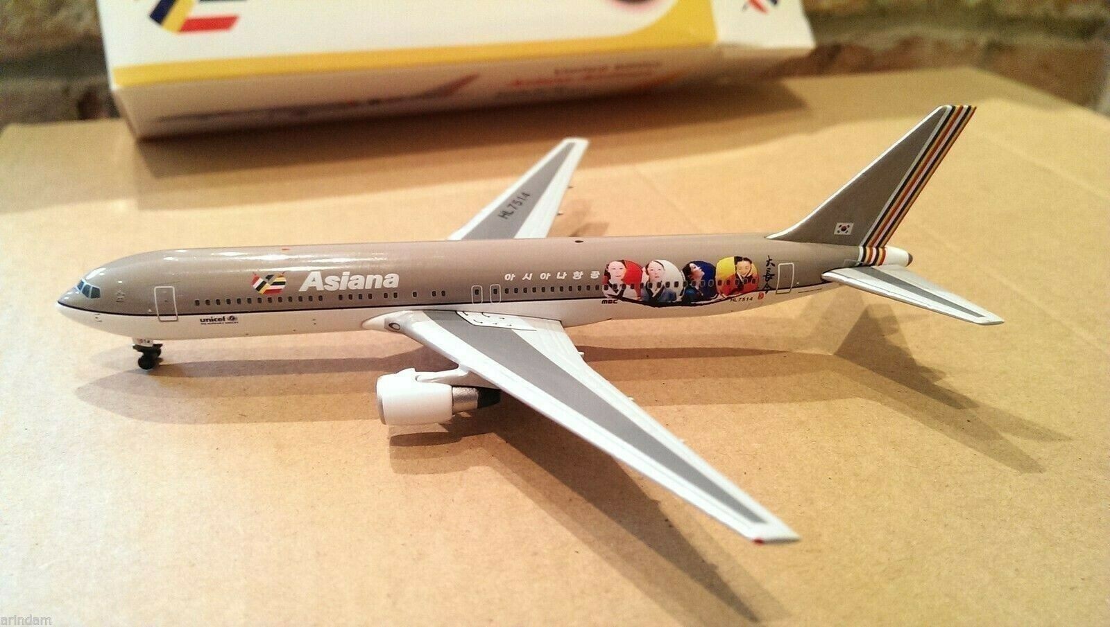 Phoenix Models Asiana Airlines B 767-38E 1:400 PH4AAR195 Da Chang Jin TV HL7514