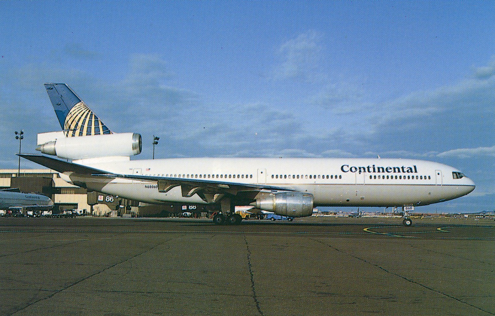 CONTINENTAL  AIRLINES  DC-10-30    AIRPORT /  AIRCRAFT  /  AIRPLANE  051