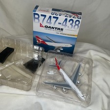 NIB Dragon Wings Qantas B747-438 Diecast 1/400 Scale Airplane & Stand picture