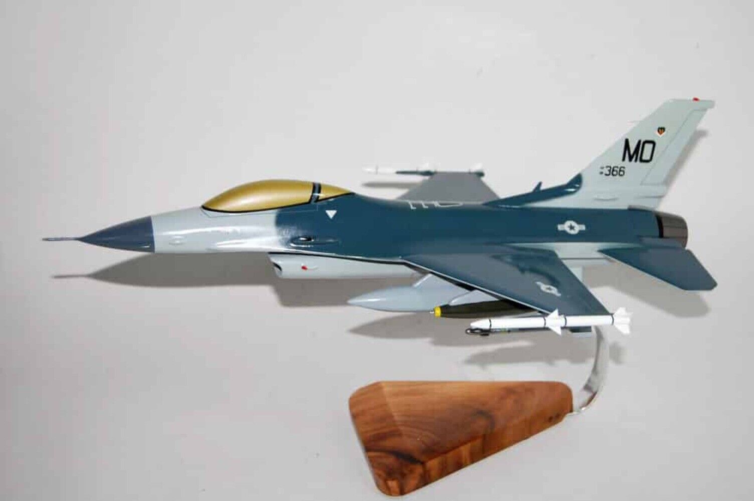 Lockheed Martin F-16 Fighting Falcon®, 18