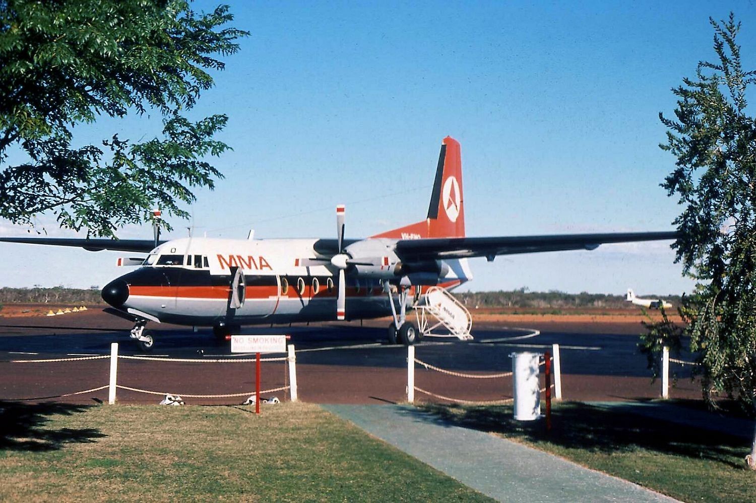 Ansett Fokker F27 - Aviation Postcard Airlines-WGA-1890