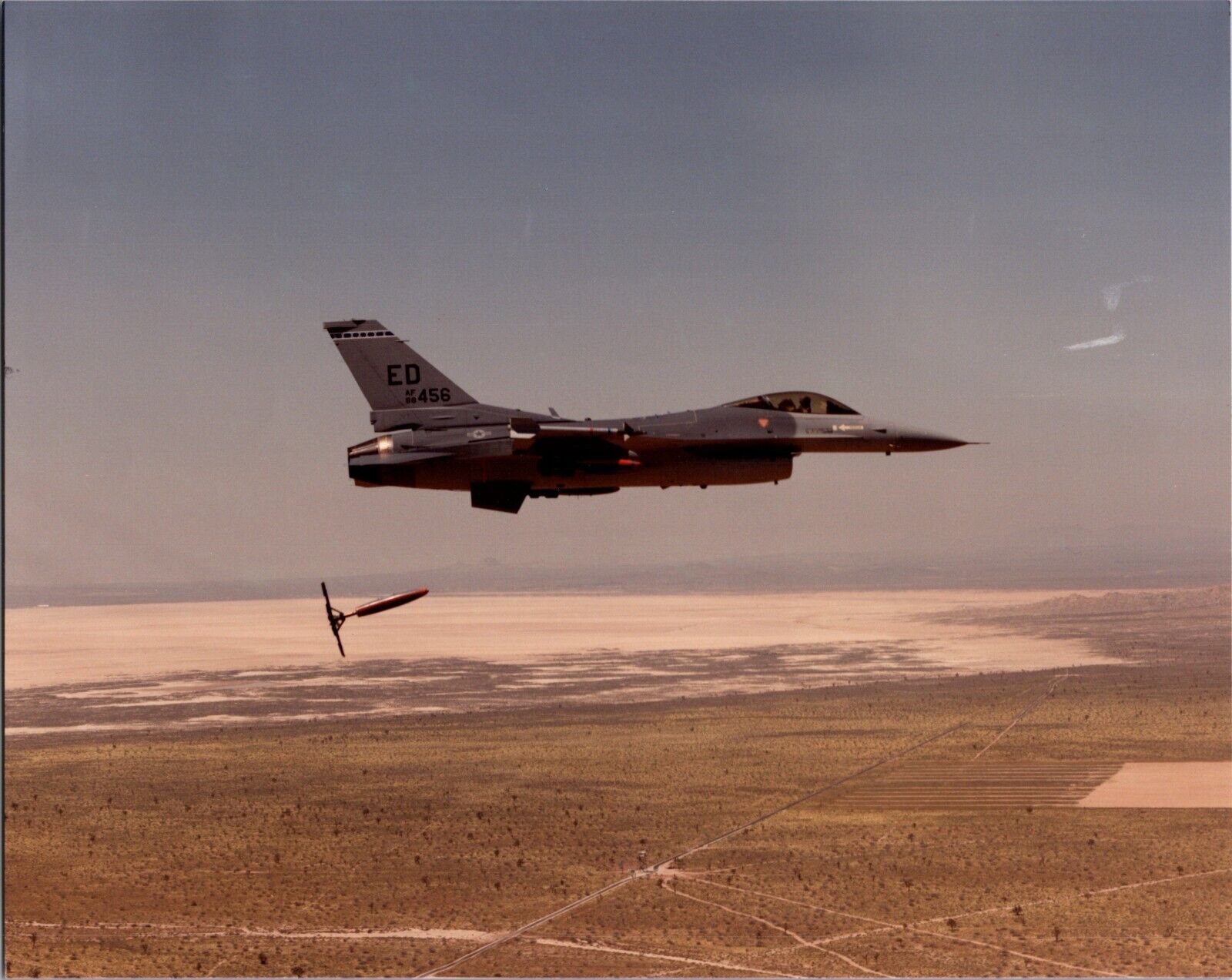 USAF F-16 Fighting Falcon Aircraft 8X10 Inch Photo Edwards Air Force Base 1980s