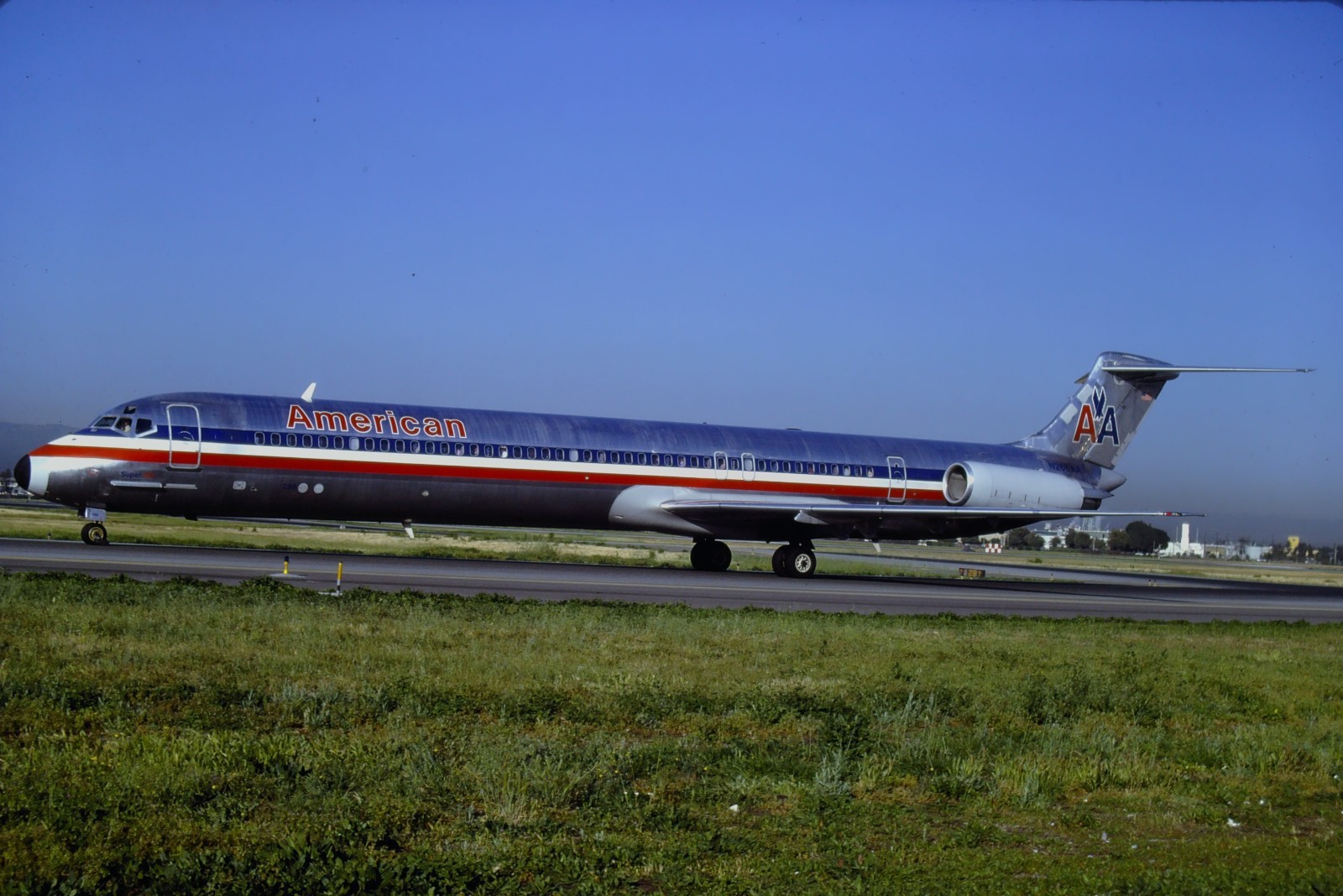 RA729_N266AA_AMERICAN AIRLINES_MD-82 - ORIGINAL KODAK SLIDE RA729_N266AA_AMERICAN AIRLINES_MD-82 - ORIGINAL KODAK SLIDE