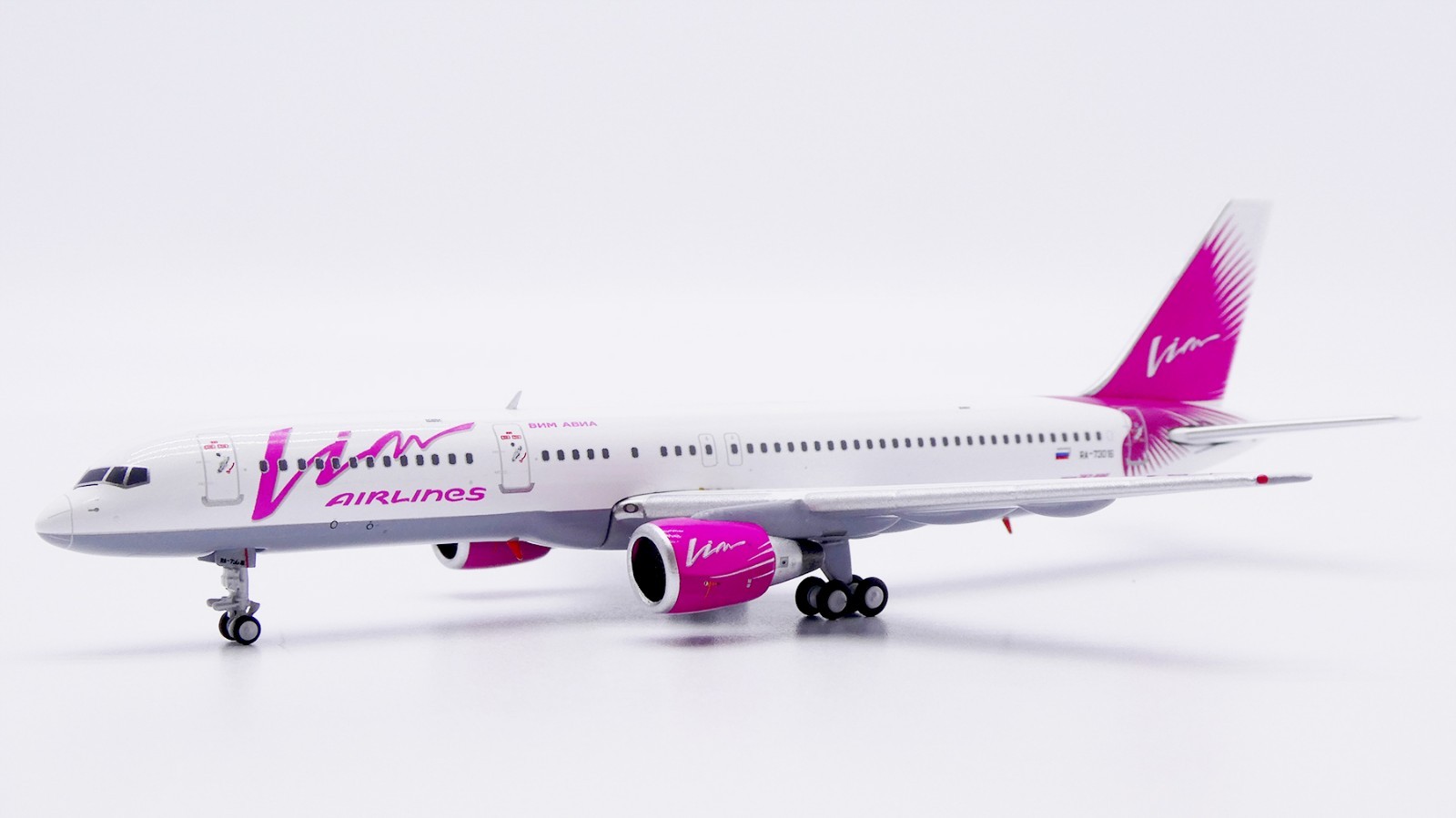 Vim Airlines B757-200 Reg: RA-73016 JC Wings Scale 1:400 Diecast Model XX40432
