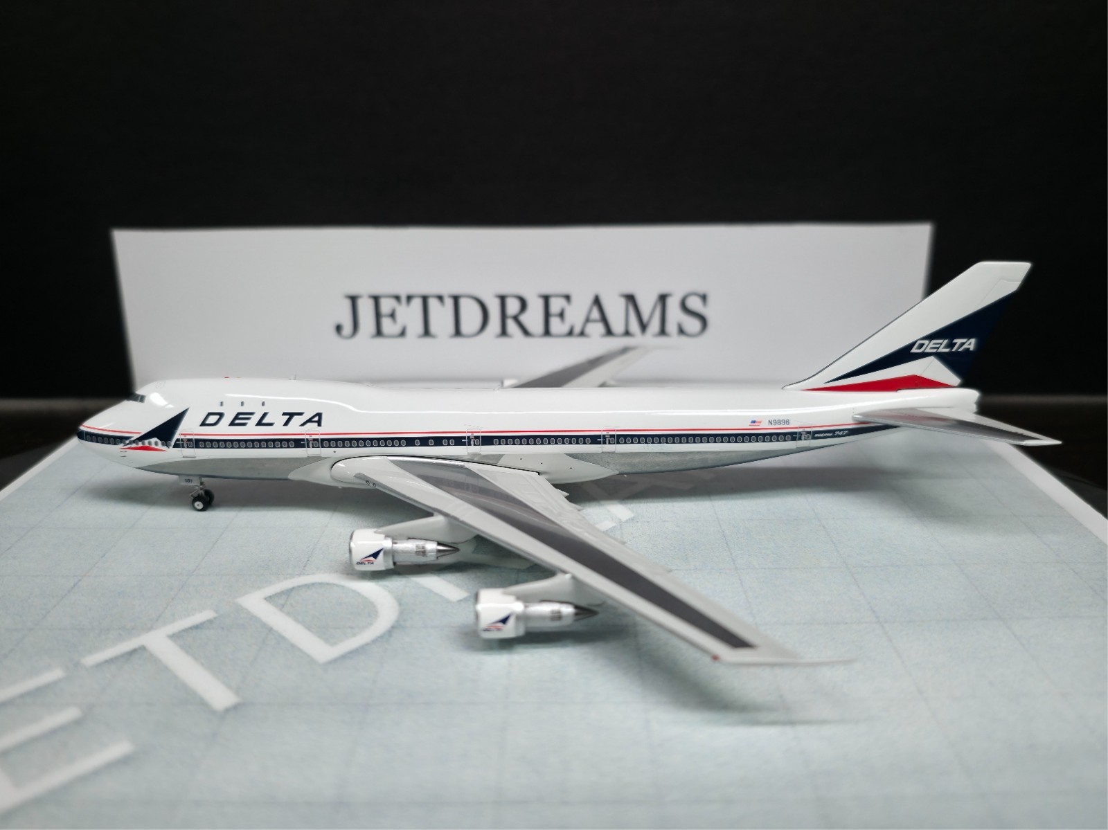 1/400 DELTA AIR LINES BOEING 747-100 1970'S WIDGET COLORS N9896 PHOENIX MODEL