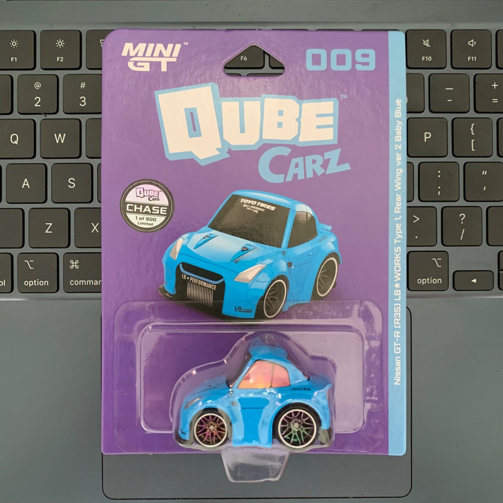 CHASE - Mini GT 009 Qube Carz Nissan GT-R R35 Type 1 Rear Wing ver 2 Baby Blue CHASE - Mini GT 009 Qube Carz Nissan GT-R R35 Type 1 Rear Wing ver 2 Baby Blue