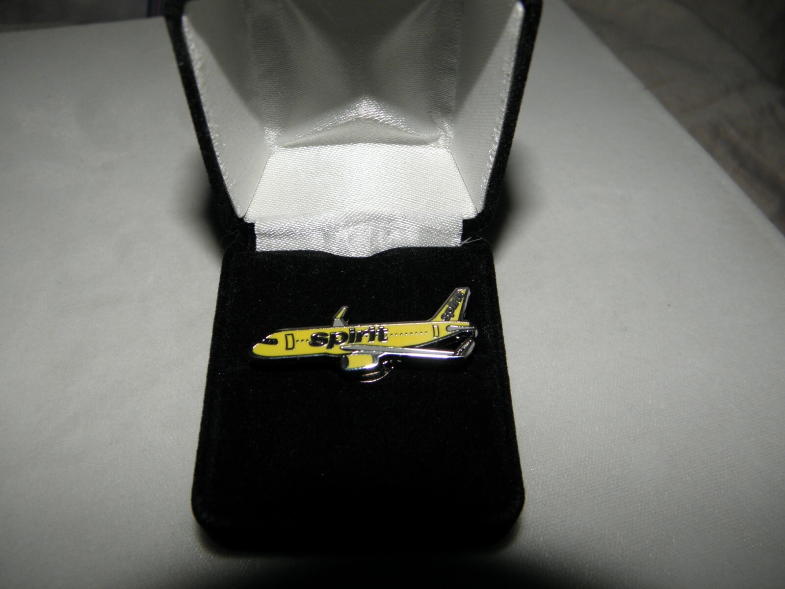 SPIRIT AIRLINES A320 AIRBUS AIRPLANE LAPEL TACK PIN AIRLINE PILOT GIFT NEW