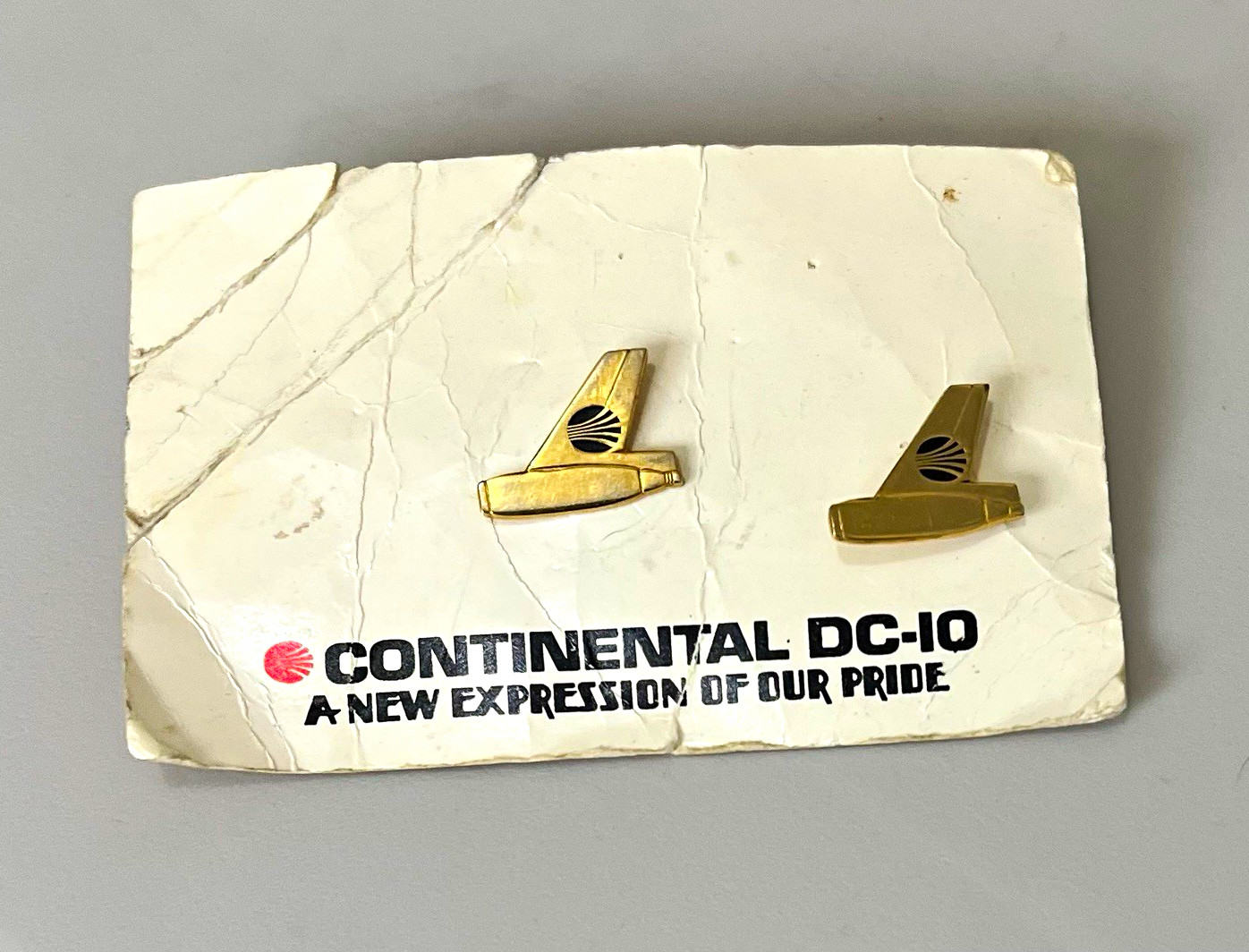 Continental Airlines DC-10 Lapel Pin Set (2) Gold Tone Pins on Card