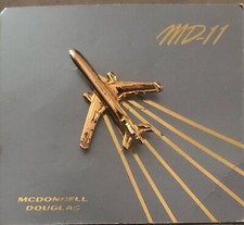 McDonnell Douglas MD-11 Lapel Pin - New on Card picture