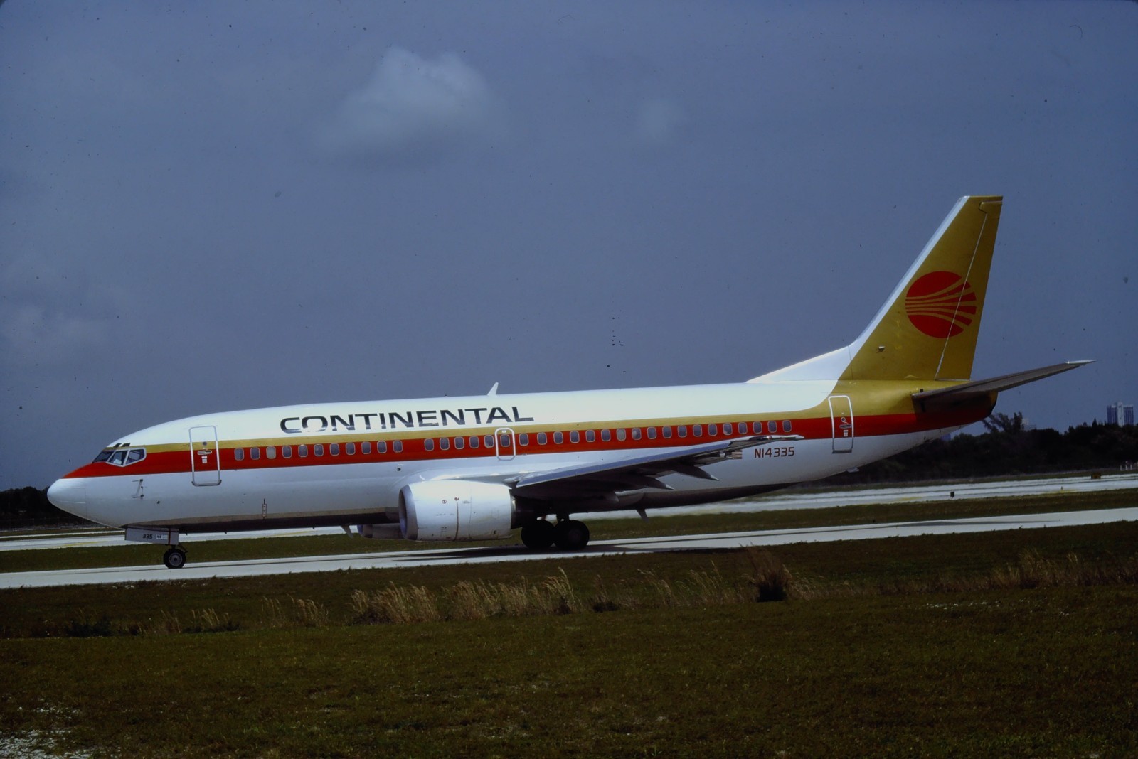 RA513_N14335_CONTINENTAL AIRLINES_B737-3T0 - ORIGINAL KODAK SLIDE RA513_N14335_CONTINENTAL AIRLINES_B737-3T0 - ORIGINAL KODAK SLIDE