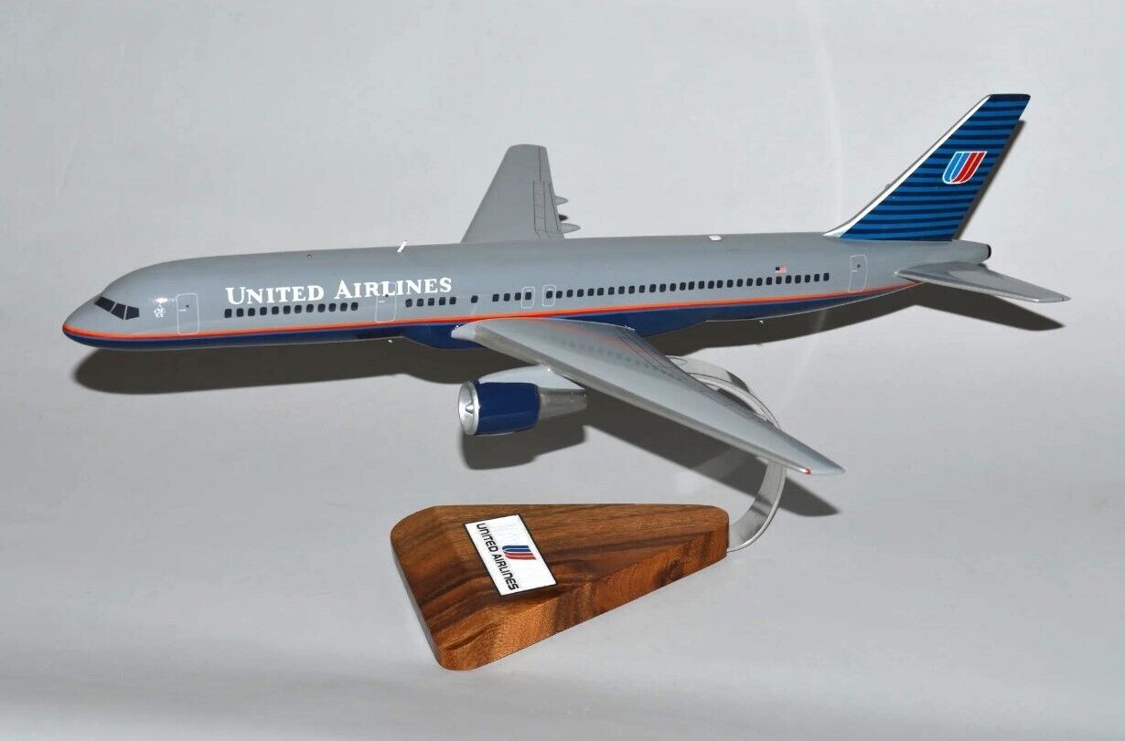 United Airlines Boeing 757-200 Battleship Desk Display Model 1/100 SC Airplane