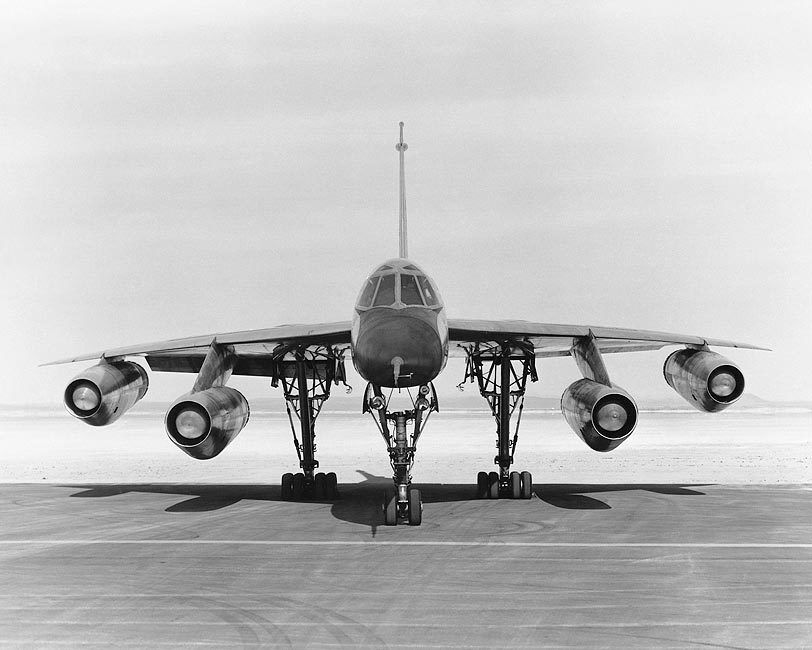 CONVAIR B-58 HUSTLER BOMBER FRONT VIEW 8x10 GLOSSY PHOTO PRINT