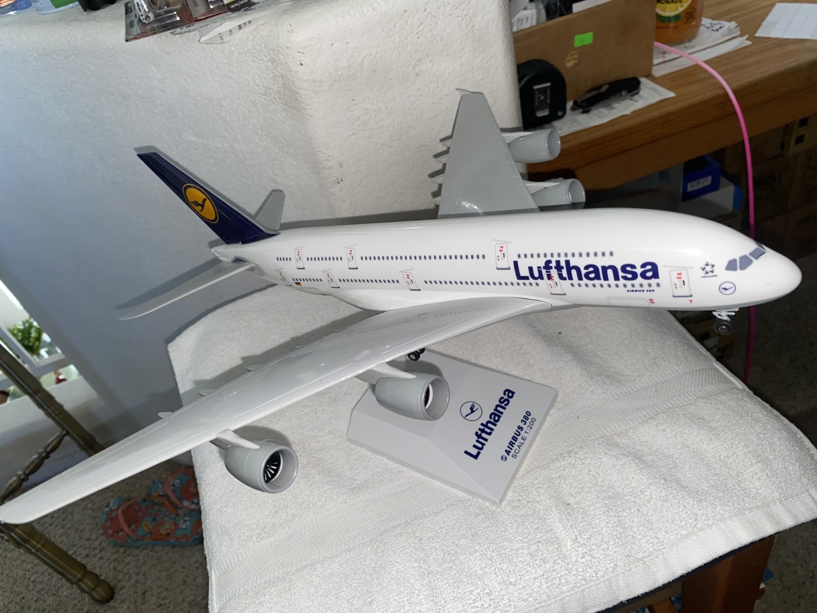 SKYMARKS. Lufthansa Airbus A380 1/200 Scale. Model SKYMARKS. Lufthansa Airbus A380 1/200 Scale. Model