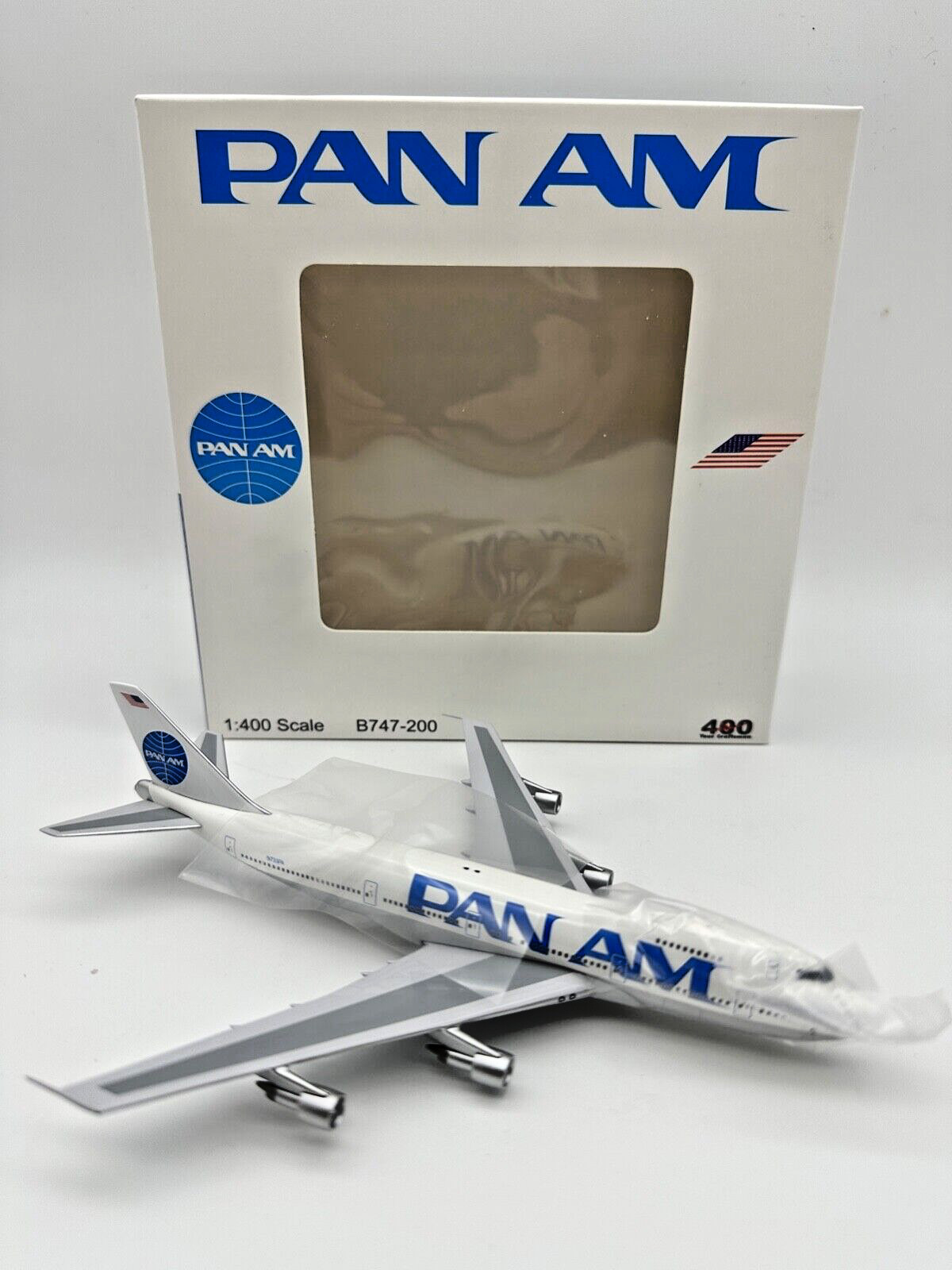 PAN AM 1:400 SCALE B747-200 AIRPLANE NEW IN THE BOX \ PAN AM 1:400 SCALE B747-200 AIRPLANE NEW IN THE BOX \
