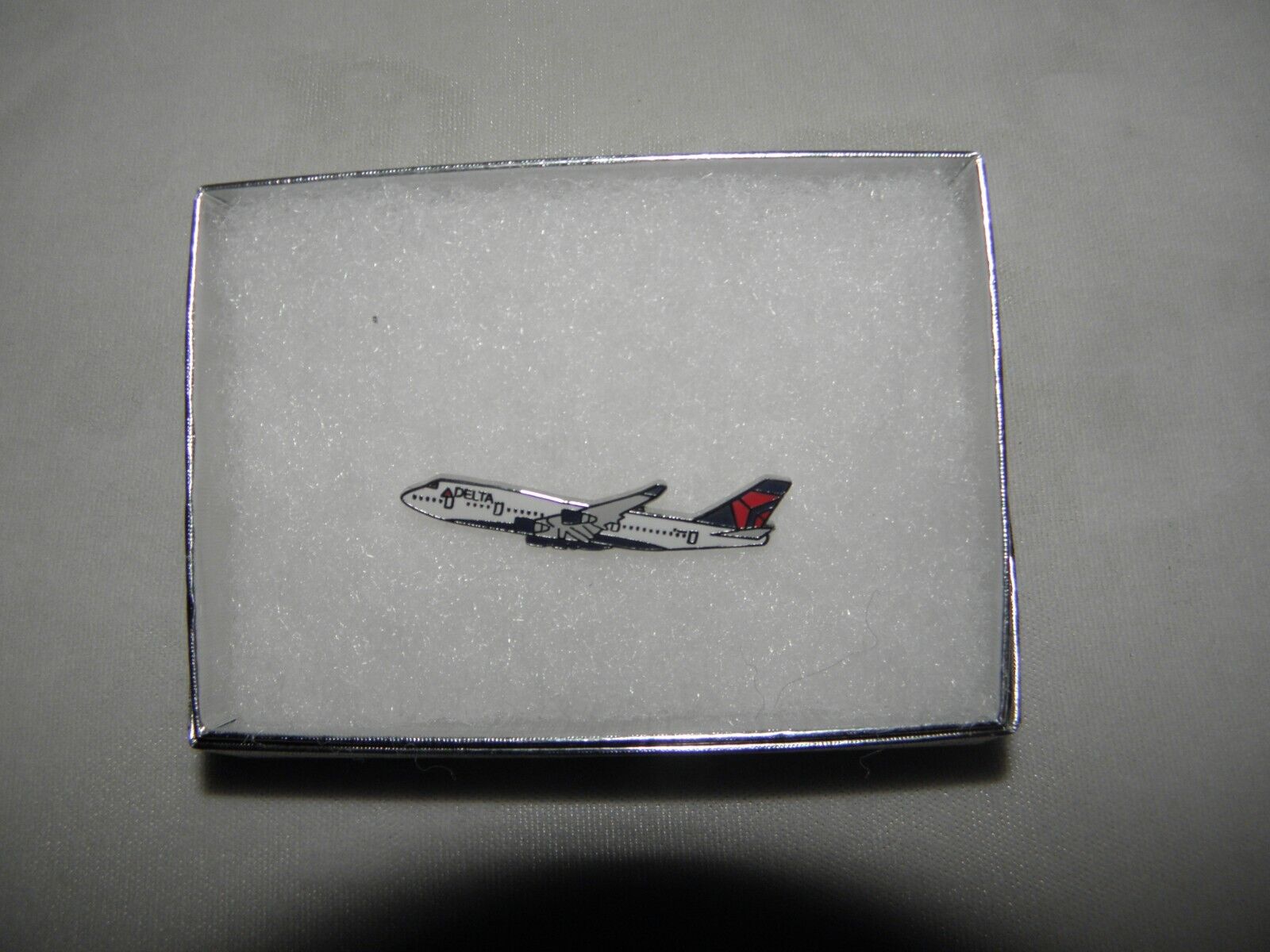 DELTA AIRLINES BOEING 747 AIRPLANE LAPEL TACK PIN PILOT F/A CHRISTMAS GIFT NEW