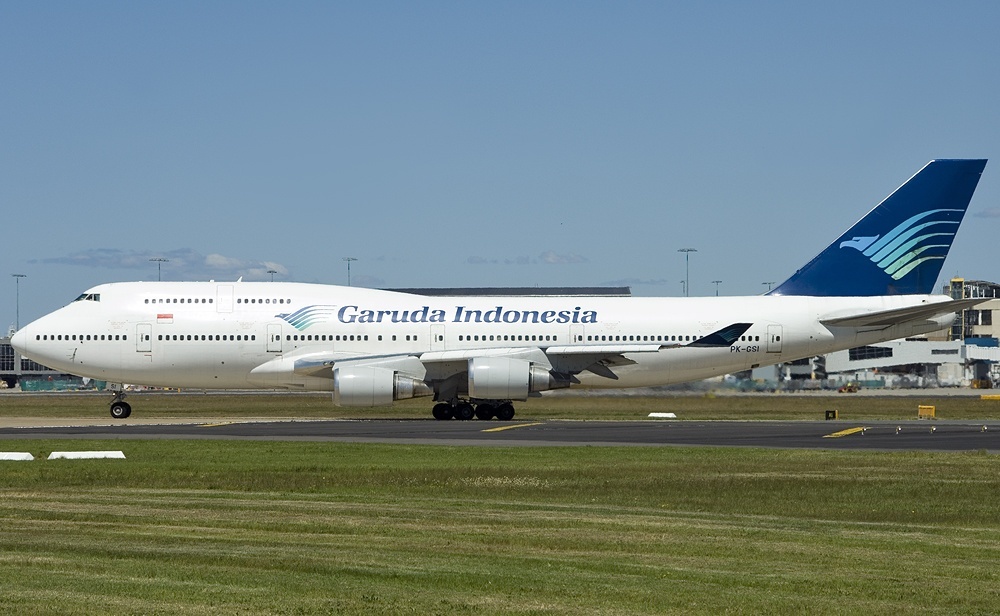 B-747-400 Garuda Indonesia Boeing B747 Airplane Wood Model  Regular