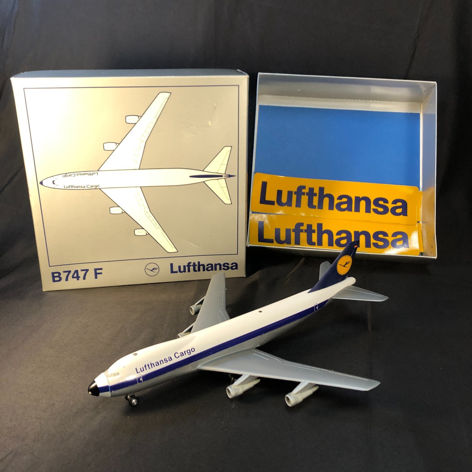 Schabak Lufthansa Cargo Boeing 747 F Model Airplane 1:250 Scale Germany 1026/1 Schabak Lufthansa Cargo Boeing 747 F Model Airplane 1:250 Scale Germany 1026/1