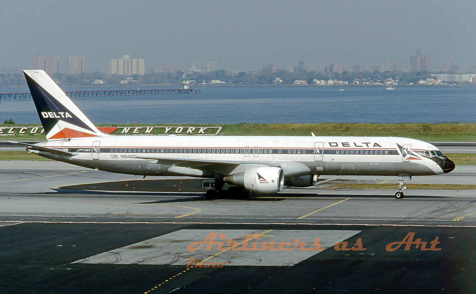 Delta Airlines Boeing 757-232 N643DL at LGA October 2000 8
