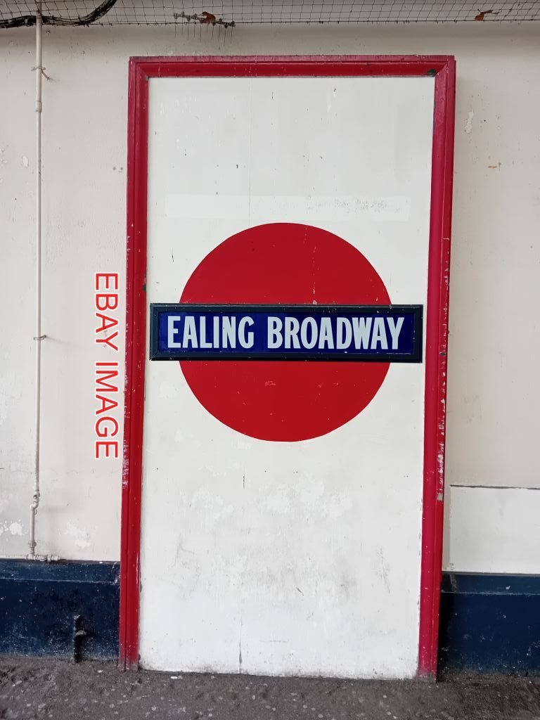 PHOTO  EALING BROADWAY STATION (GWR AND ELIZABETH DISTRICT AND CENTRAL LINES) 6