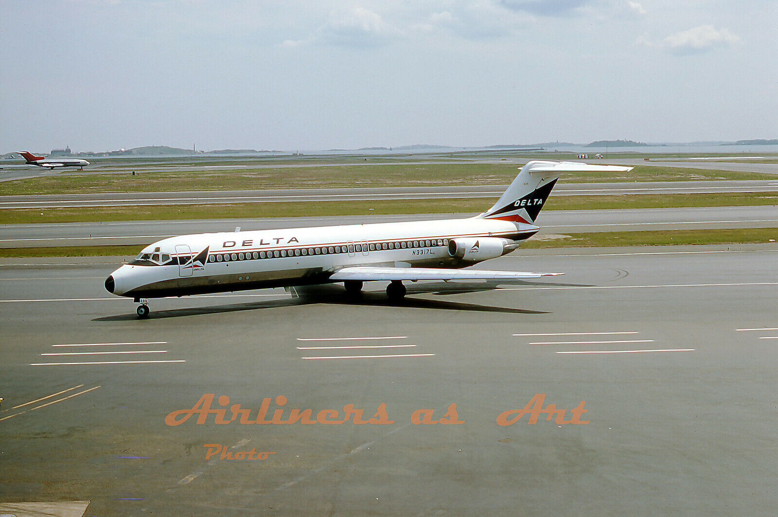 Delta Airlines Douglas DC-9-32 N3317L at BOS in May 1975 8