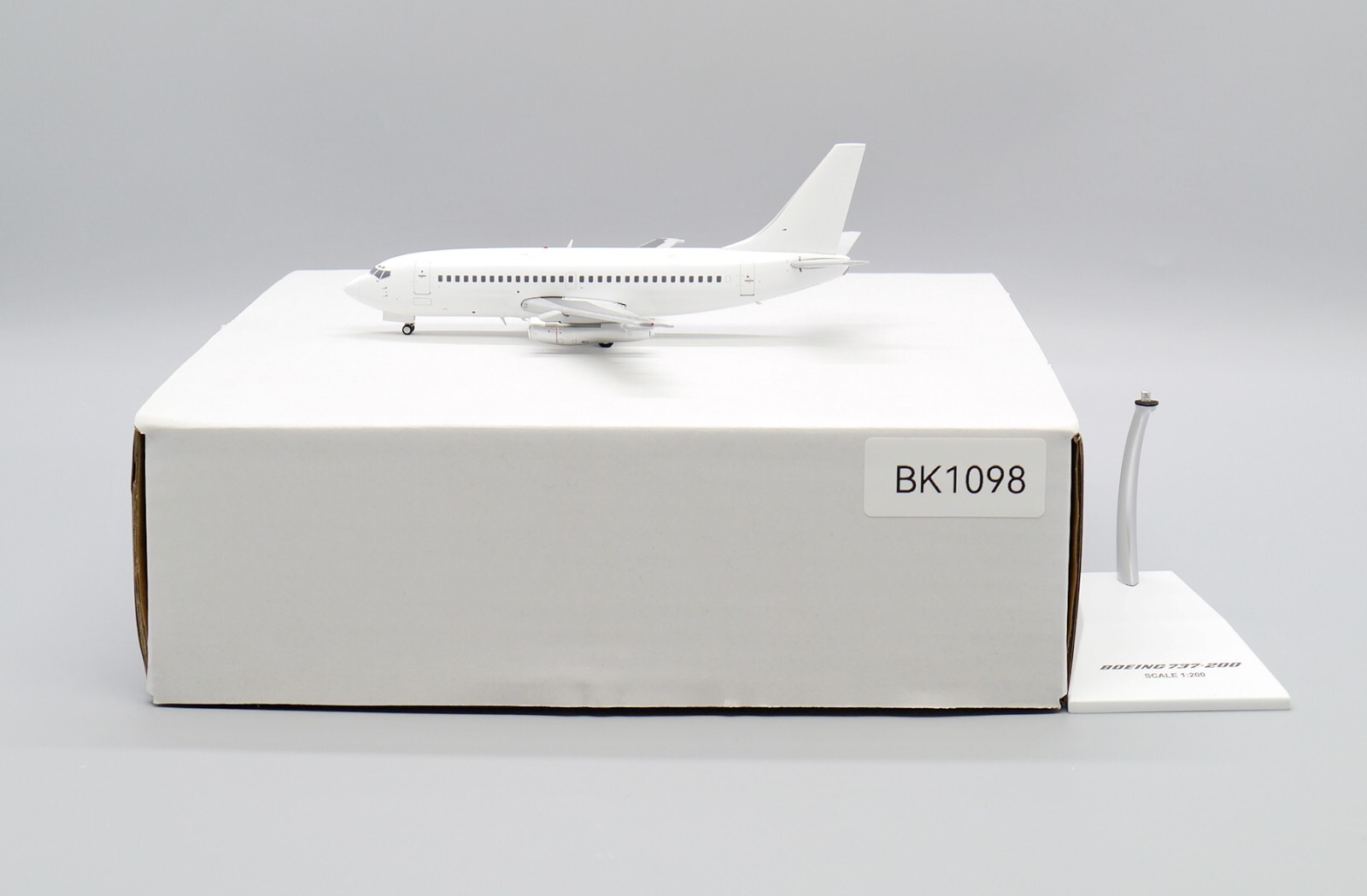 Blank B737-200 \'\'Blank series\'\' JC Wings Scale 1:200 Diecast model BK1098