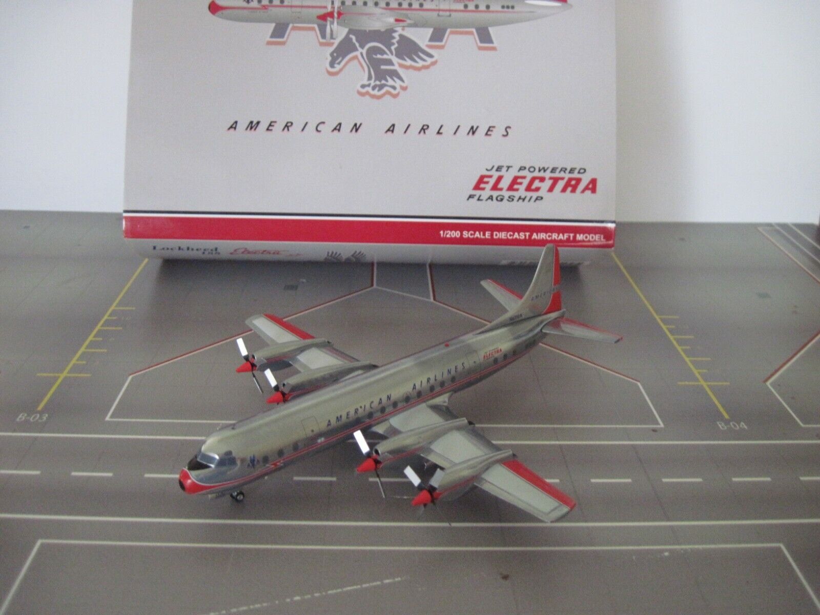 JC Wings 1/200 Lockheed Electra American Airlines Outstanding
