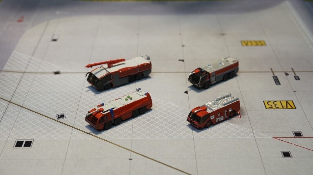 Airport Fire Truck Scale 1/400 Set of 4 Fantasywings FWDP-FT-4008