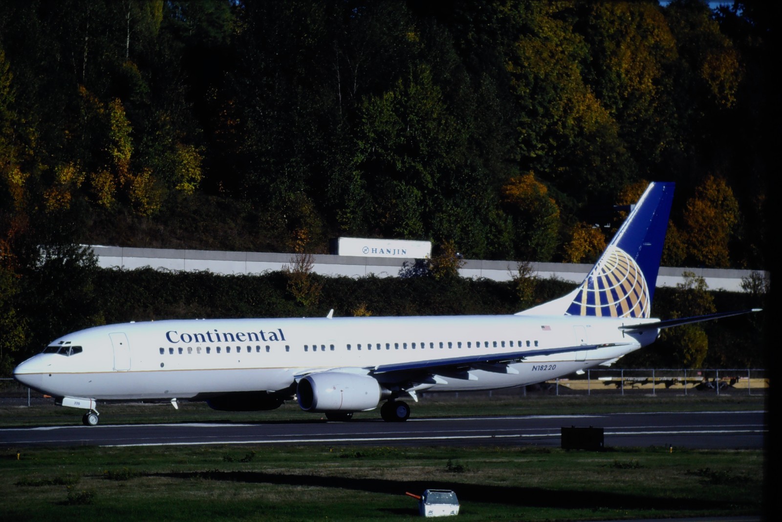 RH395_N18220_CONTINENTAL AIRLINES_B737-824_1998 - ORIGINAL KODAK SLIDE RH395_N18220_CONTINENTAL AIRLINES_B737-824_1998 - ORIGINAL KODAK SLIDE