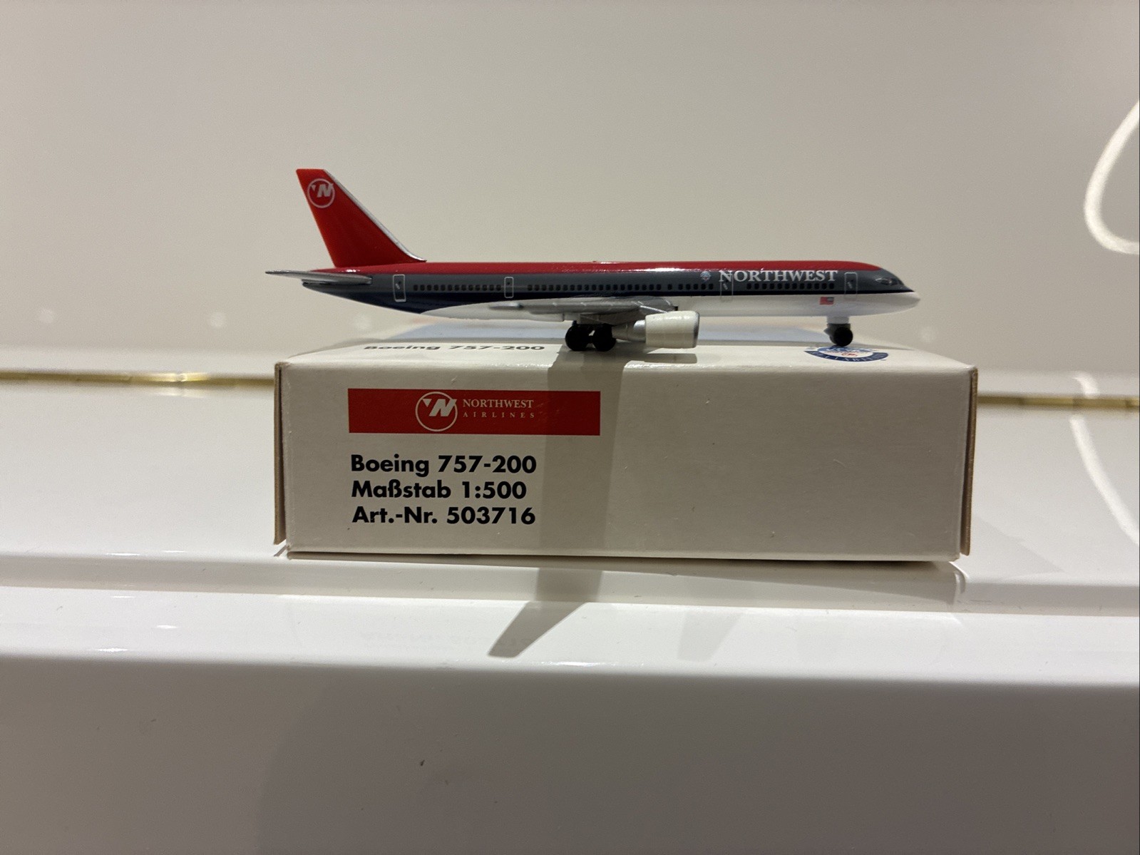 Northwest Airlines Boeing 757-200 scale 1:500 Northwest Airlines Boeing 757-200 scale 1:500