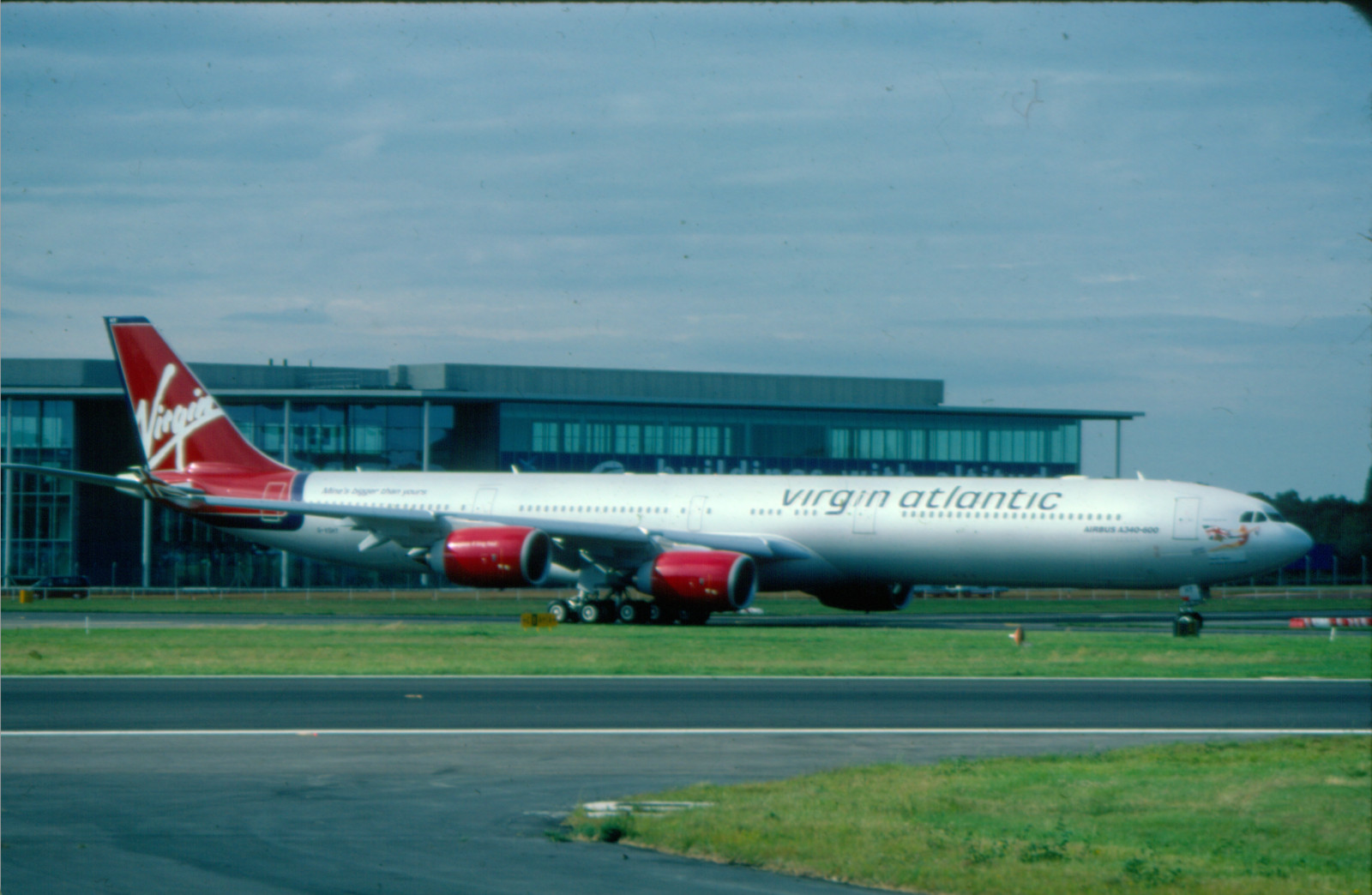 LA54 G-VSHY Airbus A340-642 Virgin Atlantic Airways ORIGINAL KODAK SLIDE LA54 G-VSHY Airbus A340-642 Virgin Atlantic Airways ORIGINAL KODAK SLIDE