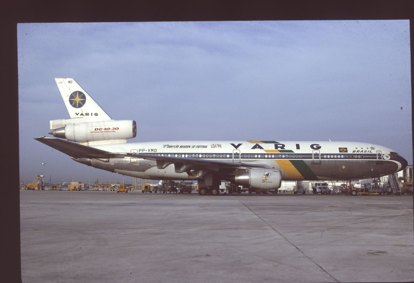 Orig 35mm airline slide VARIG DC-10-30 spec c/s PP-VMD Orig 35mm airline slide VARIG DC-10-30 spec c/s PP-VMD