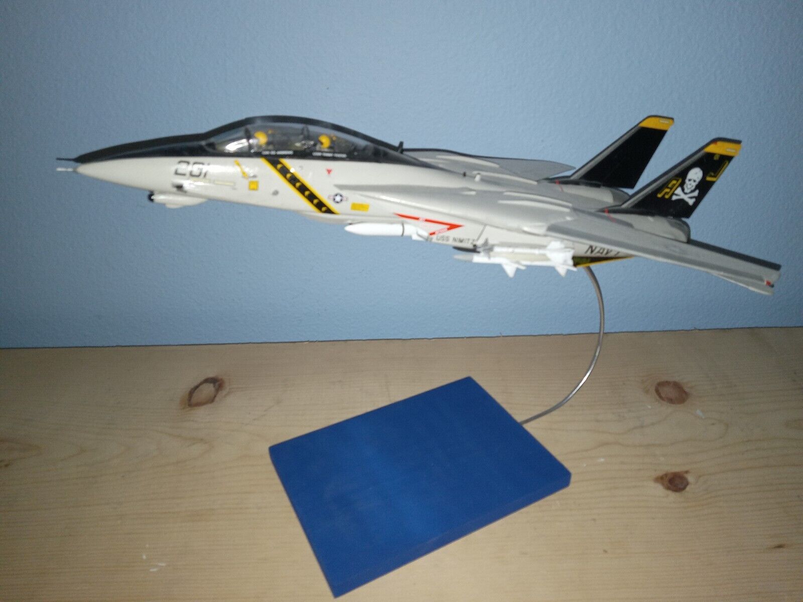 US Navy GRUMMAN F-14a Tomcat Plastic Model Airplane 17×12×5 inches 1/48 Built