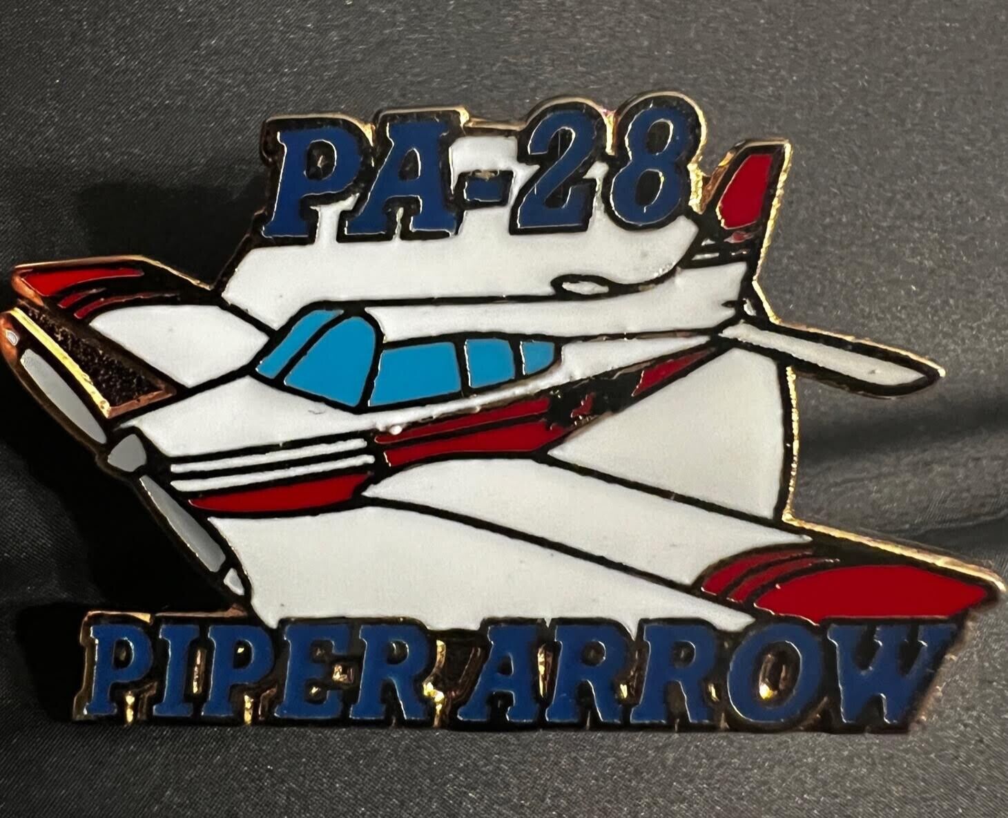 PIPER ARROW PA-28 LIGHT AIRCRAFT LAPEL PIN BADGE 1.3 INCHES NEW CUB PLANE