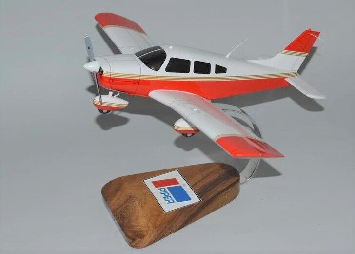 Piper PA-28 Cherokee Desk Top Display Private Aircraft Model 1/24 SC Airplane