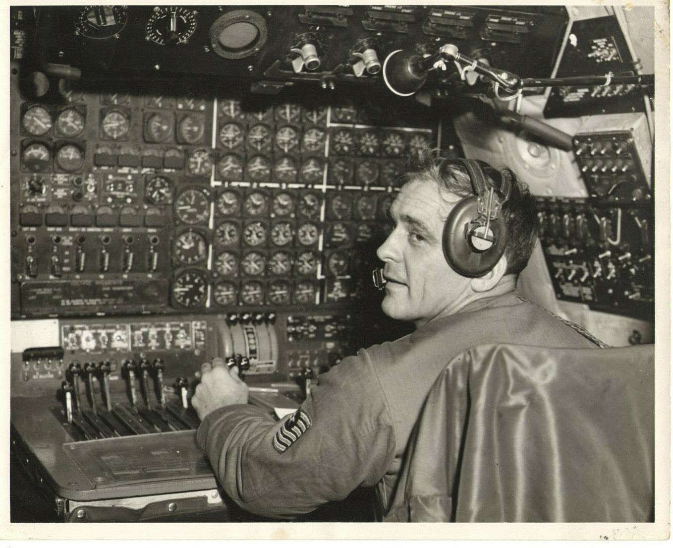 VINTAGE 1950s USAF FLIGHT ENGINEER POSING INSIDE C-124 GLOBEMASTER PHOTO 8x10