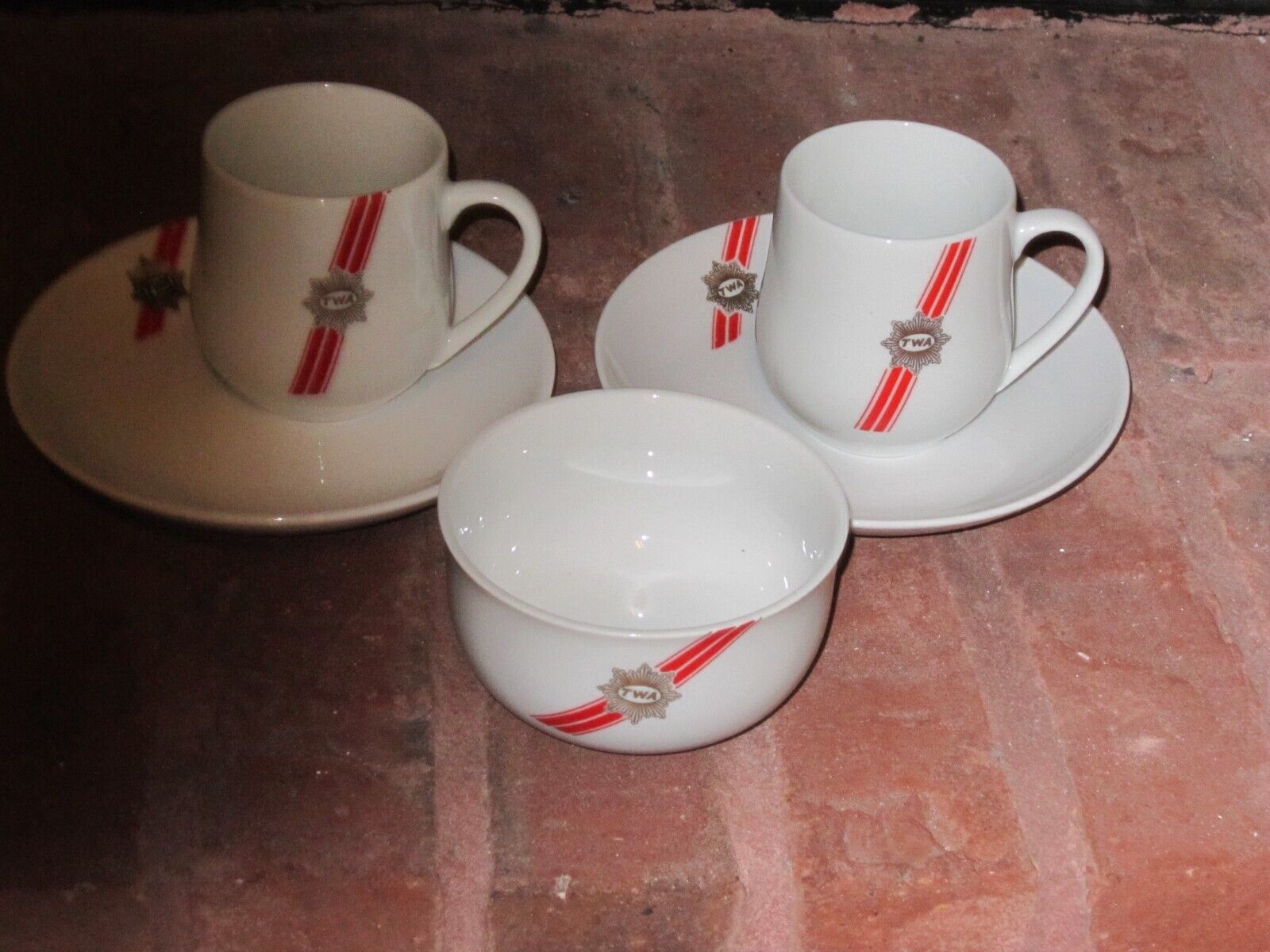 Lot Of 5 TWA Trans World Airlines 2 Plates 1 Bowl 2 Cups