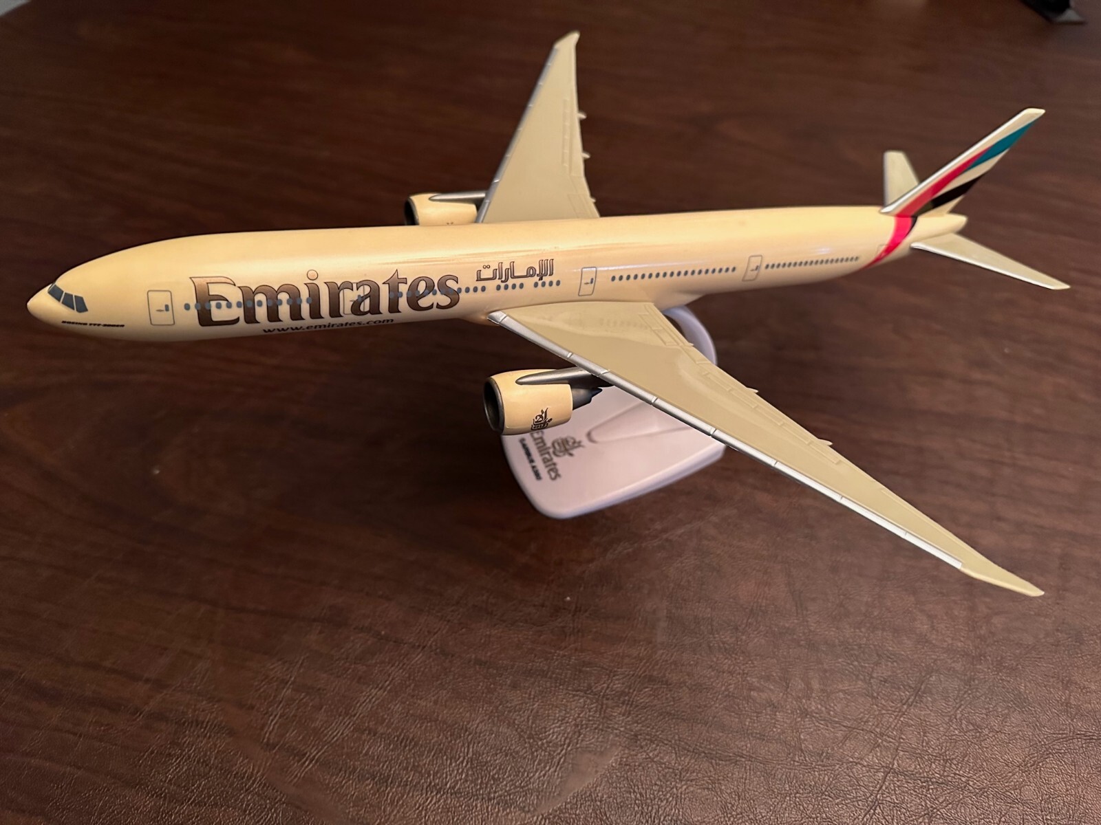EMIRATES Boeing 777-300ER Model Aircraft - scale 1:200 EMIRATES Boeing 777-300ER Model Aircraft - scale 1:200