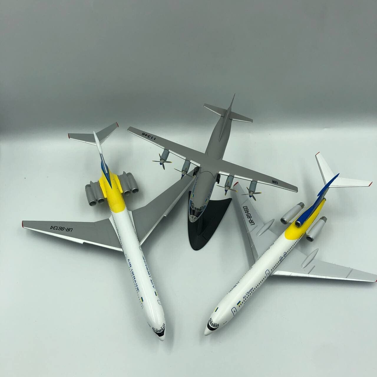 Set three aircraft models Air Ukraine An-12 Tu-154 Il-62 scale 1:200