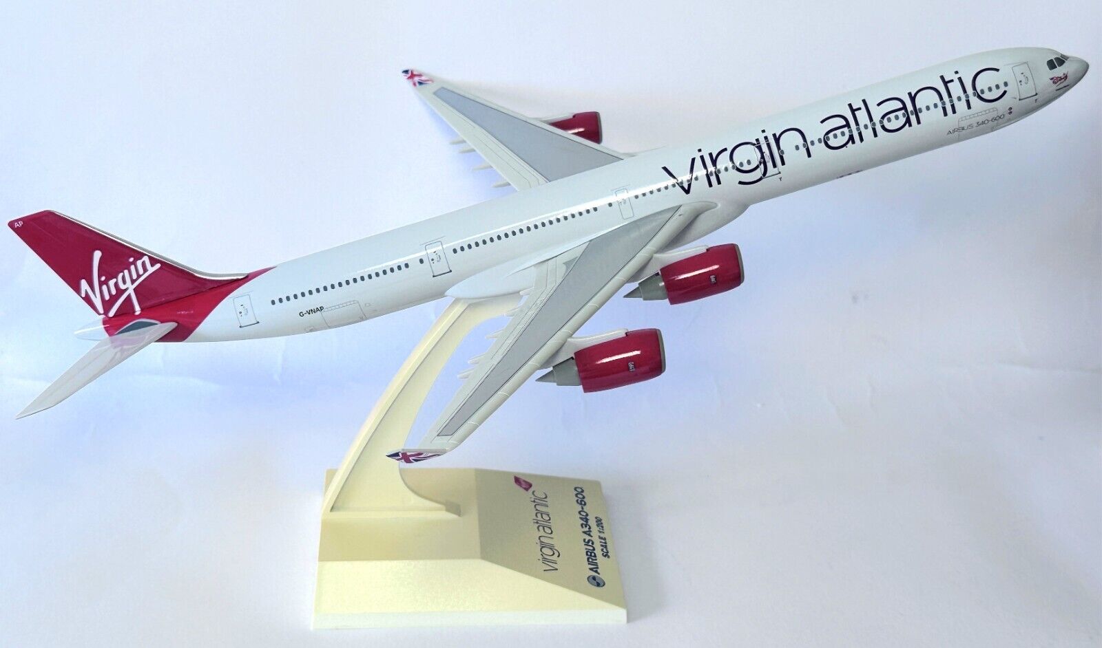Airbus A340-600 Virgin Atlantic Airways Skymarks Model Scale 1:200 G-VNAP