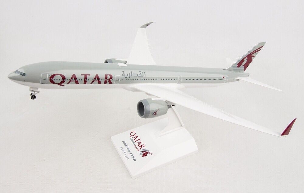 Skymarks SKR1014 Qatar Airways Boeing 777-9 Desk Display 1/200 Model Airplane