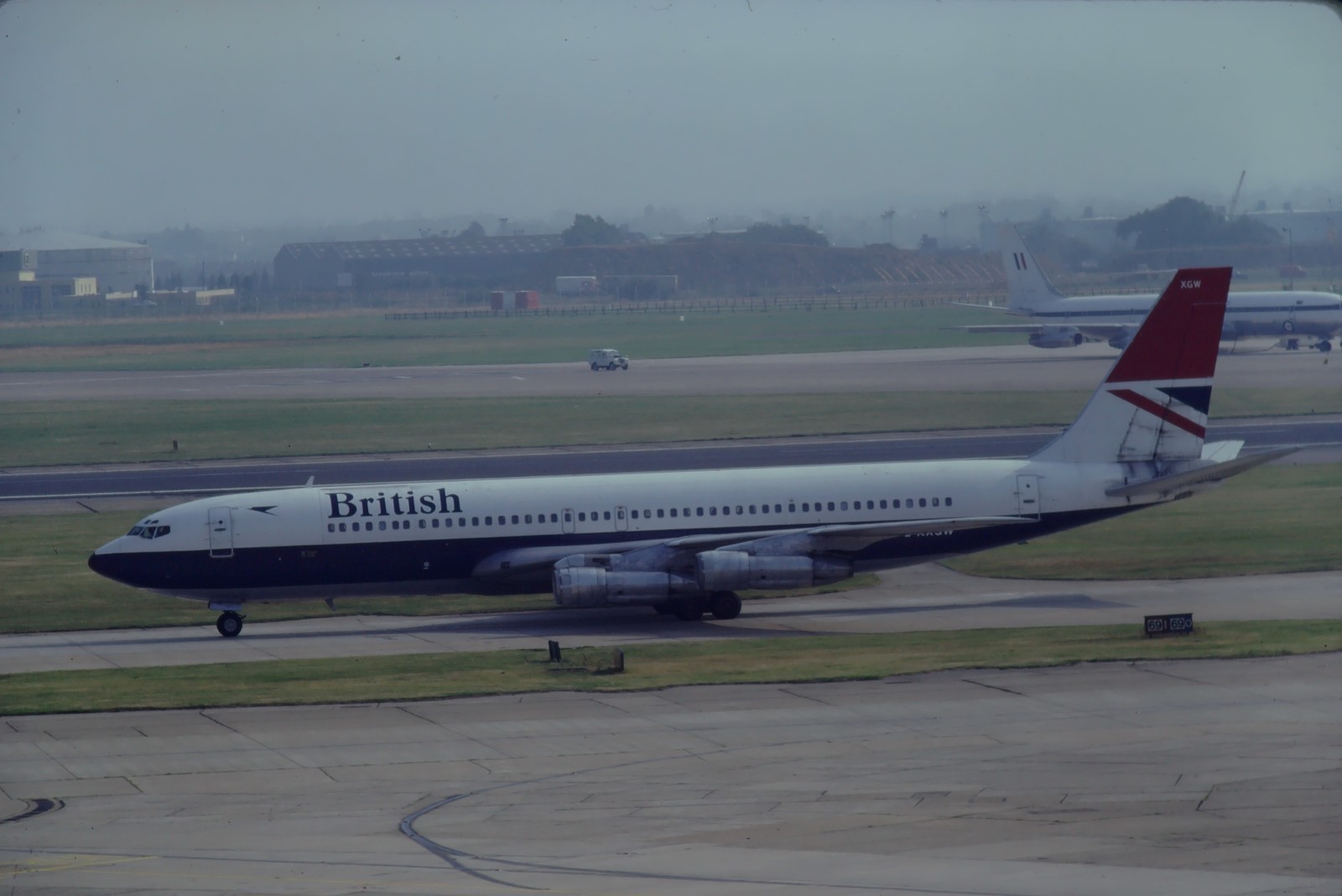 RG723_G-AXGW_BRITISH AIRWAYS_B707-336C_1981 - ORIGINAL KODAK SLIDE