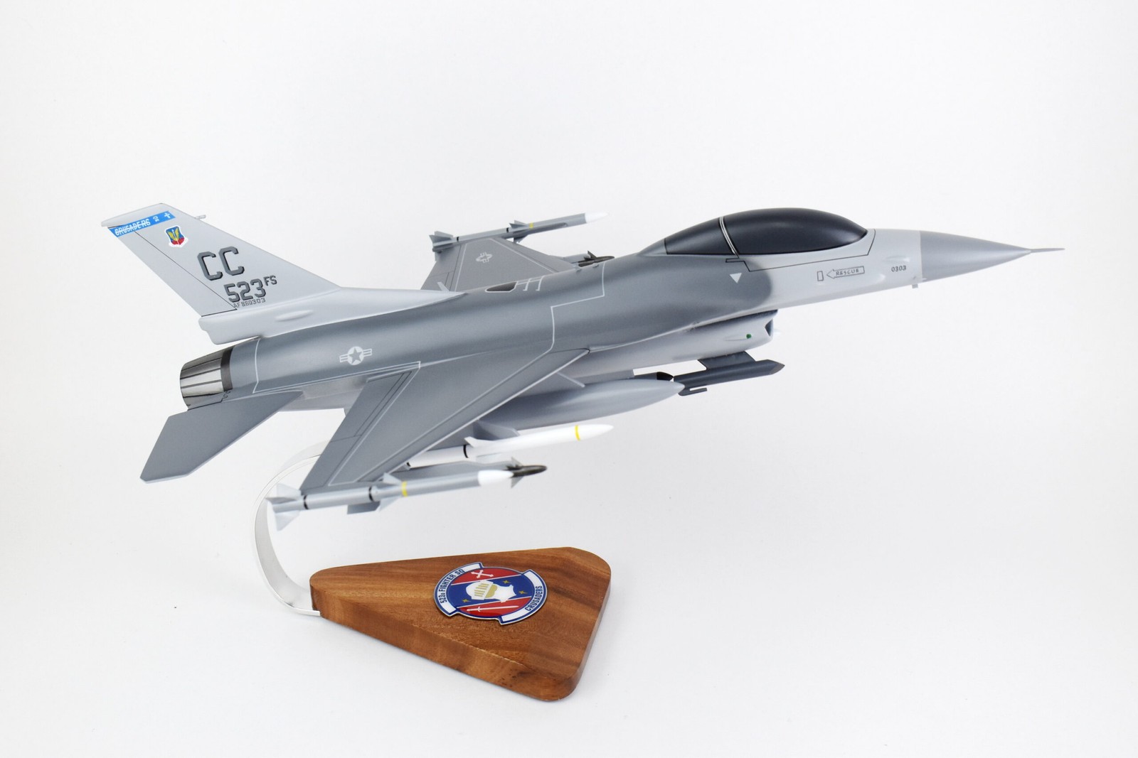 Lockheed Martin® F-16 Fighting Falcon®, 523d Fighter Squadron, 18\