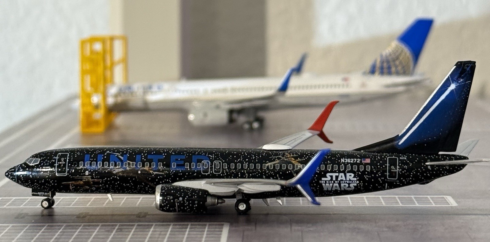 United Airlines Boeing B737-800S \'Skywalker -  N36272  JC Wings 1:400