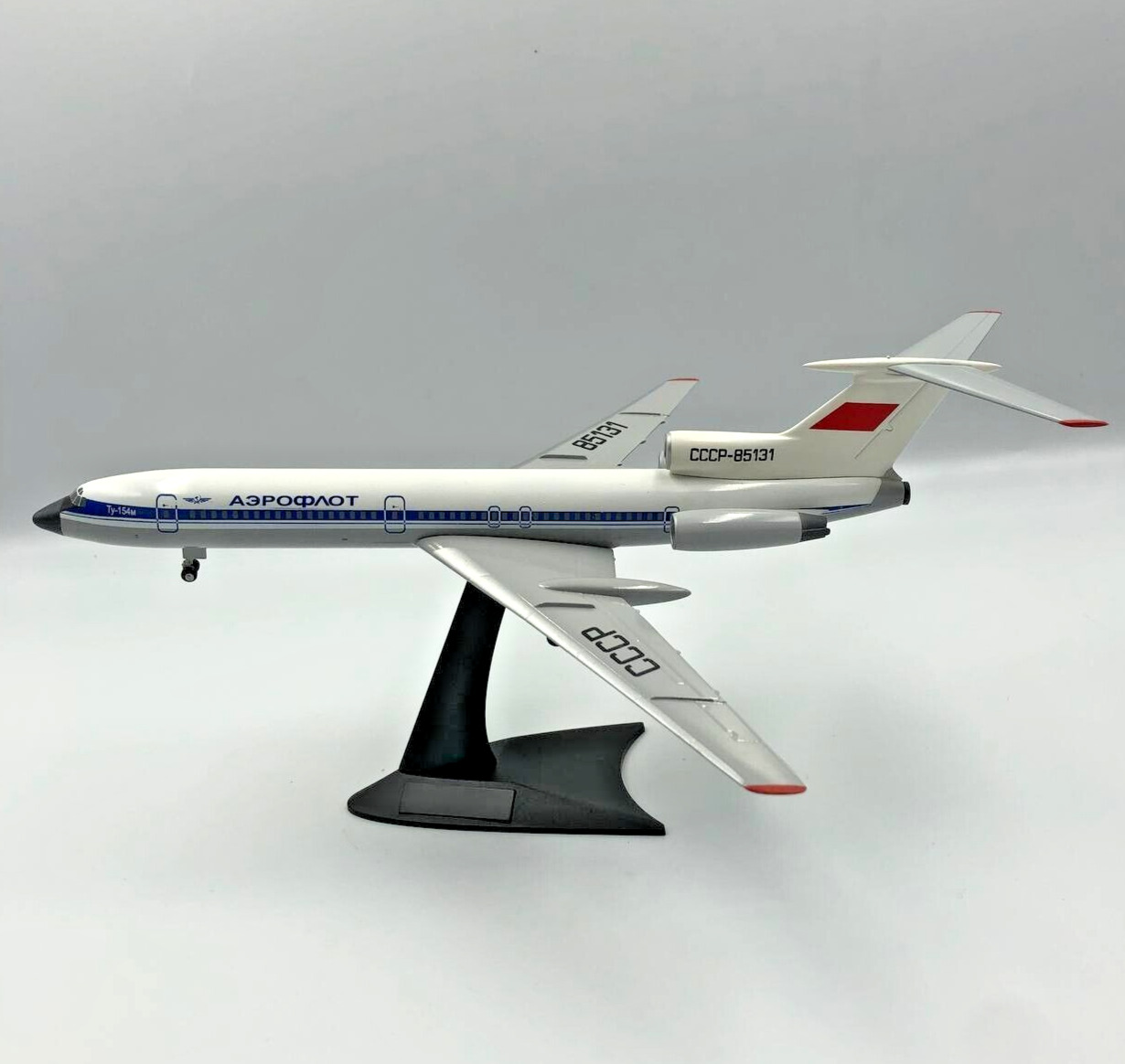 Aircraft model Tupolev 154 Aeroflot CCCP-85131 scale 1:200 KUM