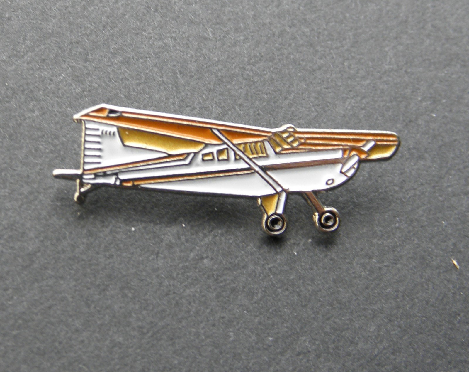 CESSNA 185 SKYWAGON PLANE CIVIL AIRCRAFT LAPEL PIN BADGE 1.2 x 1/2 INCH