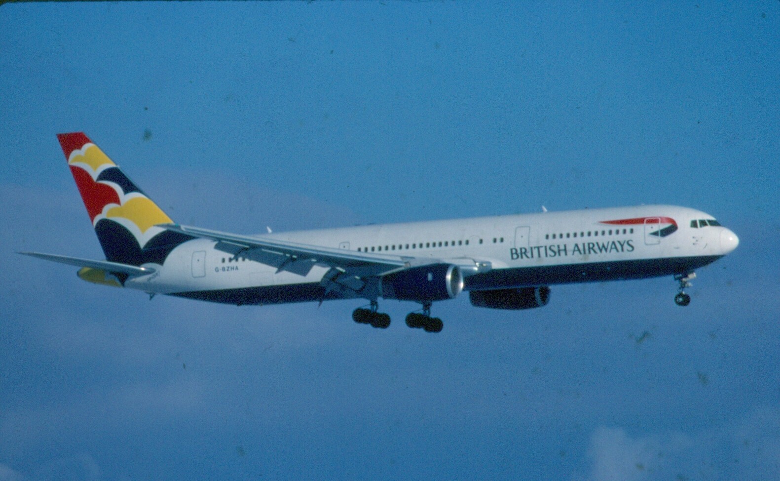 G-BEHA BRITISH AIRWAYS B767-336 OLD COLORS ORIGINAL KODAK SLIDE (B-19) G-BEHA BRITISH AIRWAYS B767-336 OLD COLORS ORIGINAL KODAK SLIDE (B-19)