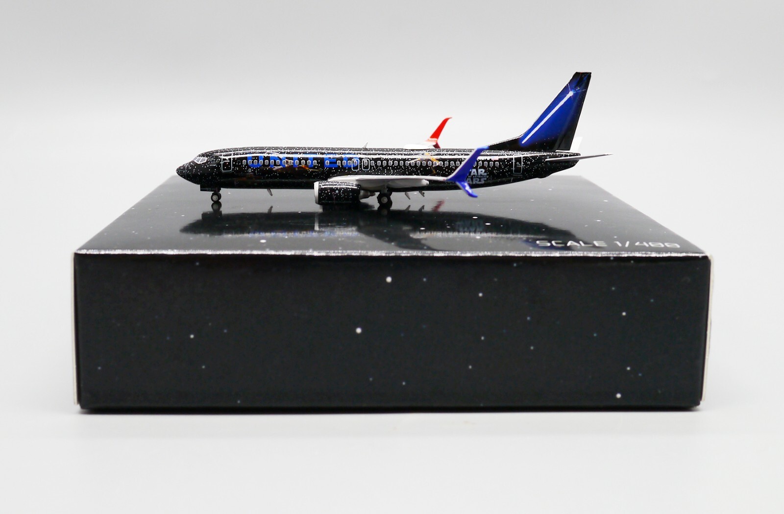 United B737-800 Reg: N36272 Scale 1:400 XX40079