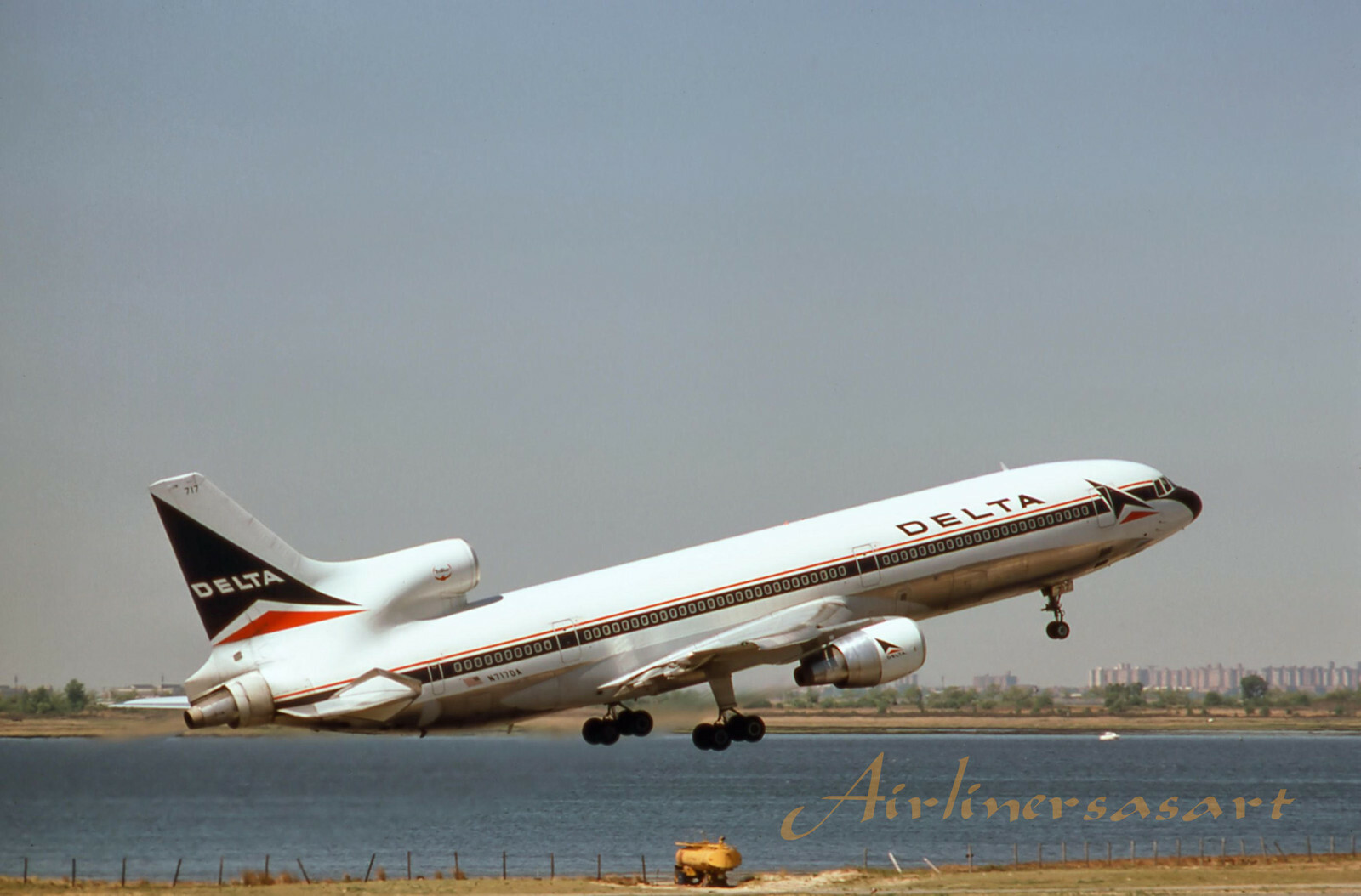 Delta Airlines Lockheed L-1011 N717DA Departing JFK May 1977  8\