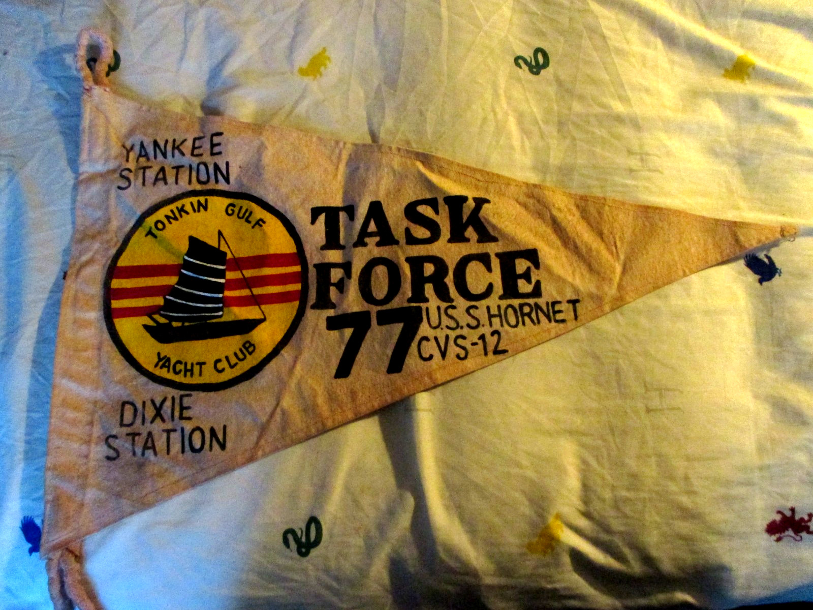 VIETNAM  TONKIN GULF YACHT CLUB TASK FORCE 77 USS HORNET CVS-12 PENNET FLAG
