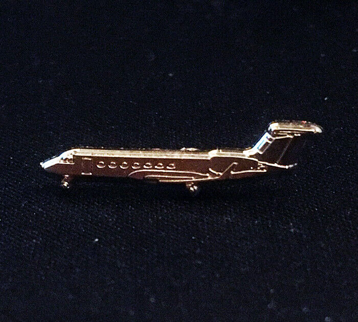 Pin GULFSTREAM Airplane metal pin / golden